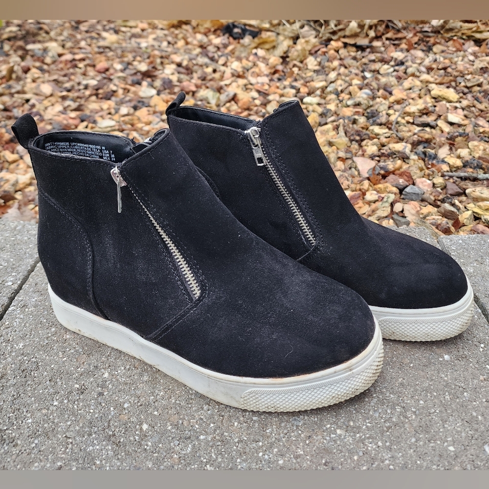 TIME AND TRU SHOES SZ 7W (WIDE WIDTH)